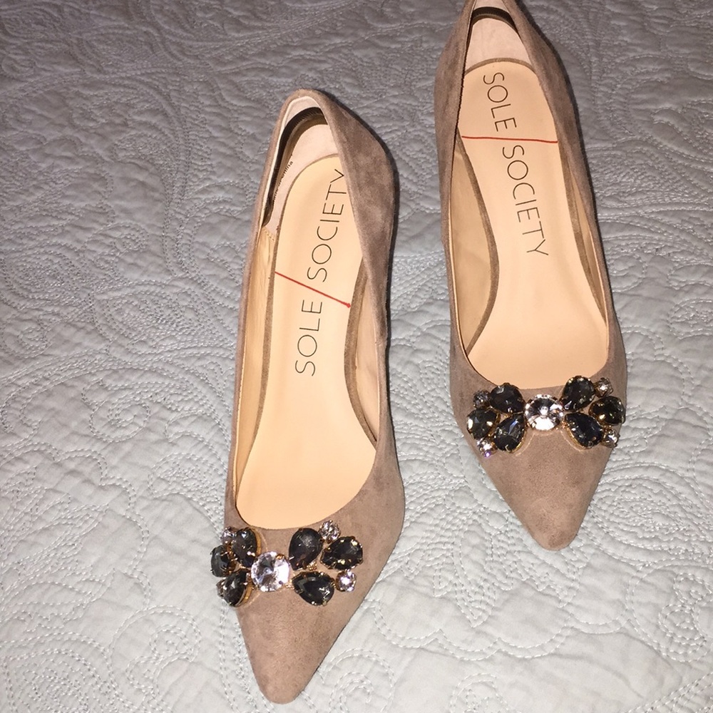 Sole Society embellished size 7 Pumps